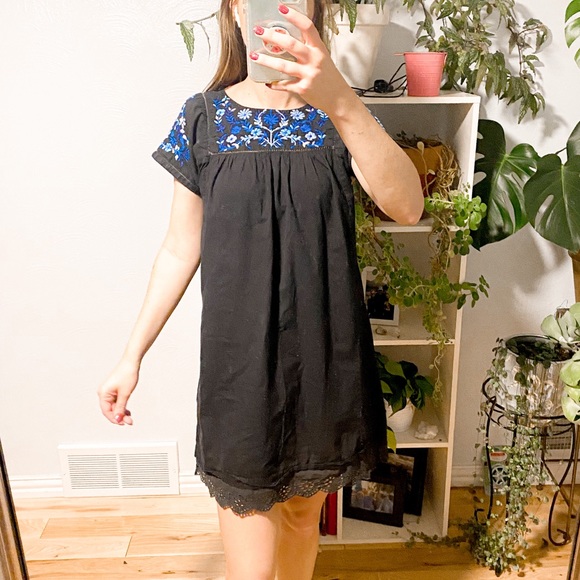 Rebecca Taylor Embroidered Mini Dress Eyelet Hem Cap Sleeve Button Back Black 4 - Picture 1 of 11